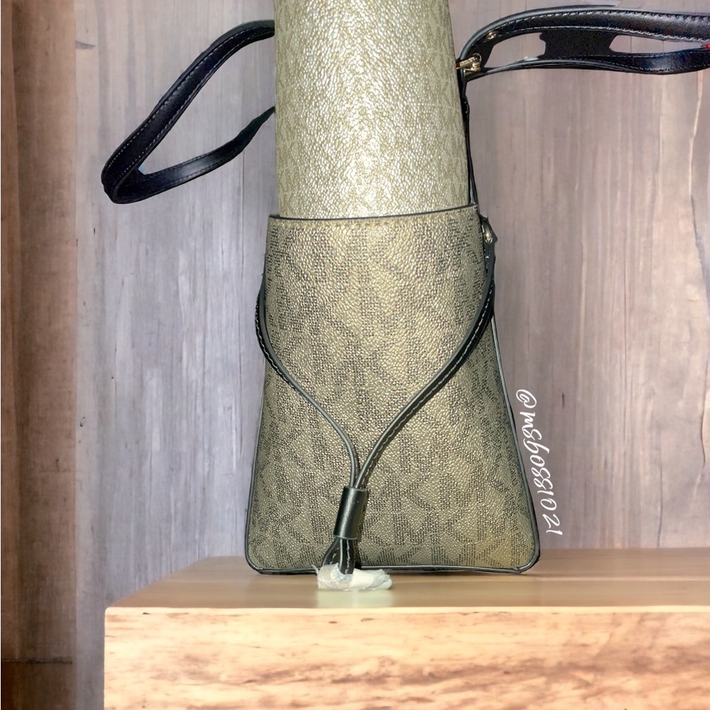 Michael Kors RARE Voyager East West Signature Tote+Wallet+Wristlet in Black/Gold - Picture 6 of 14
